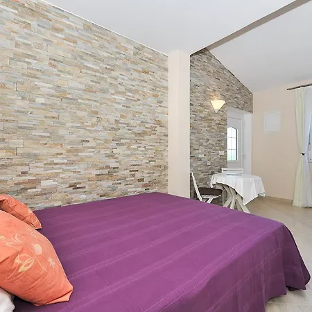 Apartament Dominique *